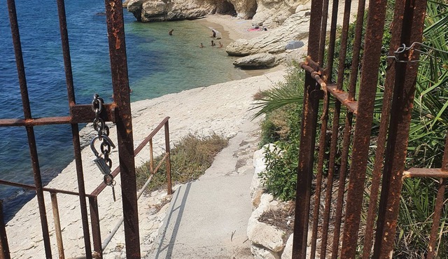 Romantic house, overlooking the sea and private access to Cala Bernat