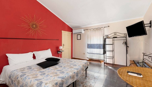 Romeo & Giulietta Rooms: Double Room in Bosa's Historic Center