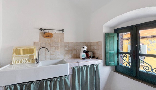 Romeo & Giulietta Rooms: Double Room in Bosa's Historic Center