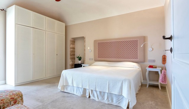 Room 'Vittoria' with Shared Pool, Wi-Fi and Air Conditioning