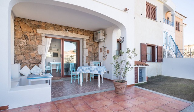 S'ercole Deluxe Apartment with Covered Veranda and Barbecue, Perfect for Couples