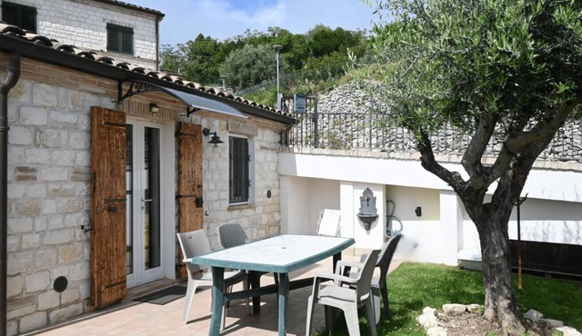 S364 - Sirolo, delightful sea-view villa with garden