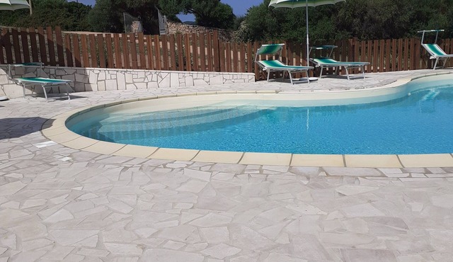 Sea breeze apartment with swimming pool and sea view, air conditioning,