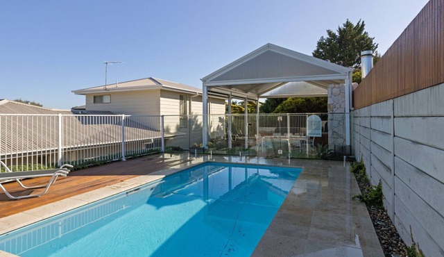 Sea Ranch - Rye Back Beach rural retreat with tennis court and spa! in RYE