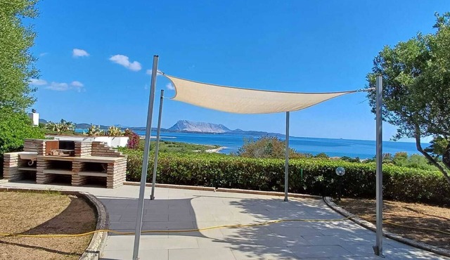 Sea Views & Serenity in San Teodoro - Near the Beaches & Downtown