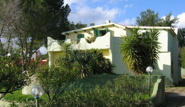 Semi-detached house with separate entrances. in Sarroch