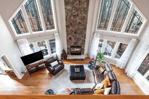Shangri-la ! A Perfect Getaway for everyone ! in Beech Grove
