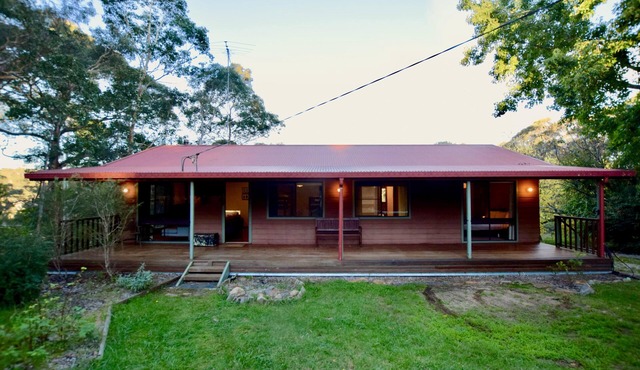 Shiralee's Rest | Single-Level Home, 3 Bedroom, 1.5 Bathroom, A/C, Central Heating, BBQ in Katoomba