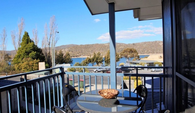 Silvertrees 5 - Central 3BR Townhouse l Lake Views l Spa l BBQ l WiFi in Jindabyne