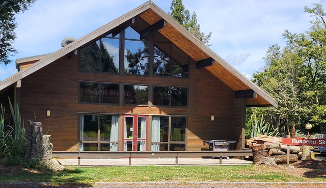 Ski-Inspired Summer Retreat. Spacious Lodge in Ohakune in Ohakune