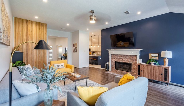Spacious 4 bed room House Charming Pearland Retreat Family Friendly in Pearland