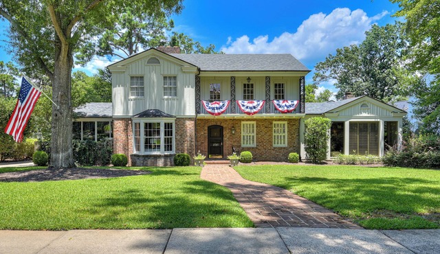 Spacious 4-bedroom House in best neighborhood in Augusta. 1.5 miles to course in Augusta