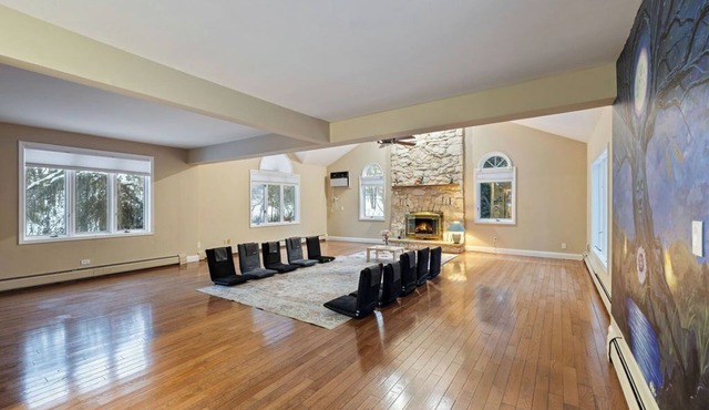 Spacious 6BR Retreat w/Ballroom, Fire Pit & Huge Yard! in stony point