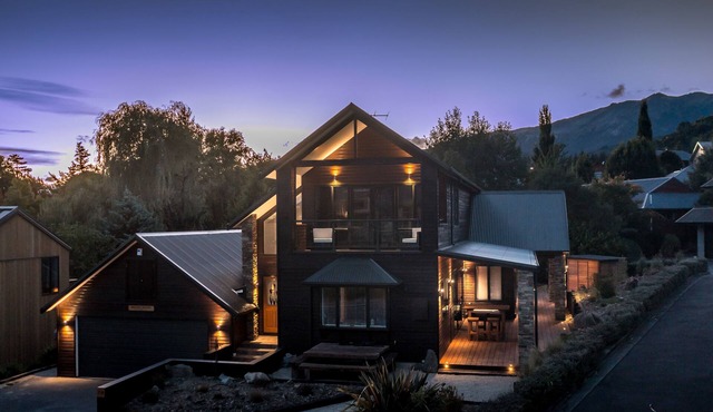 Spacoius accommodation. Central village location, 400m from the pools. in Hanmer Springs