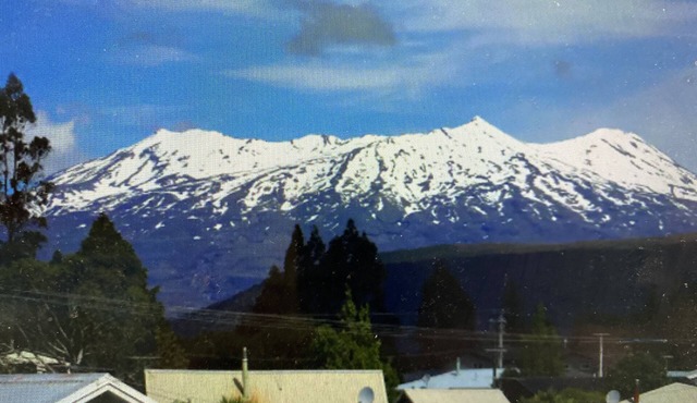 Sparkling 3-bedroom home with fireplace and views in National Park