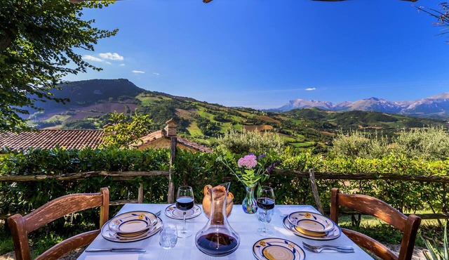 Stunning home in Monte San Martino in Monte San Martino