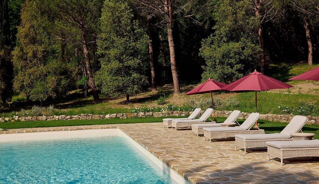 Stunning private villa for 14 guests with WIFI, private pool, A/C and TV, close to Greve In Chia. in Sambuca