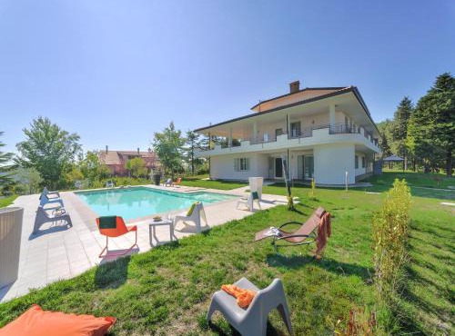 Sunny Stay in Tavullia Hills