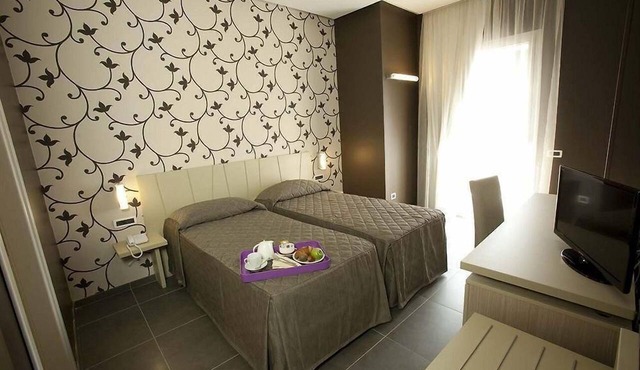 Sunrise Hotel in Casoria