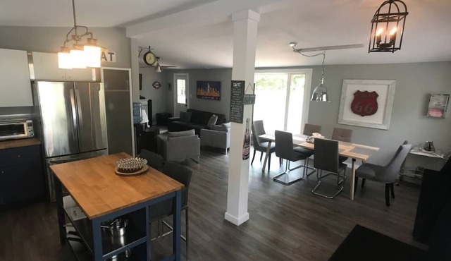 TOTAL RENOVATED Sauble Beach Cottage in South Bruce Peninsula