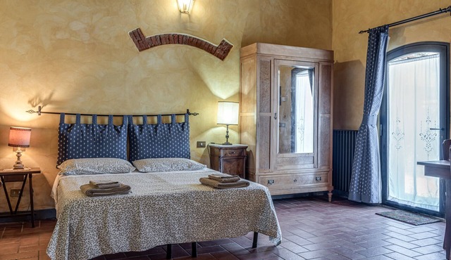 Uliveto – with Shared Pool, Wi-Fi, and Air Conditioning in Pontassieve