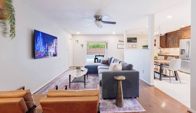 Vacation Home 3 beds 2 bathrooms 5 miles to Disney Springs. 7 Minutes to Disney in Kissimmee
