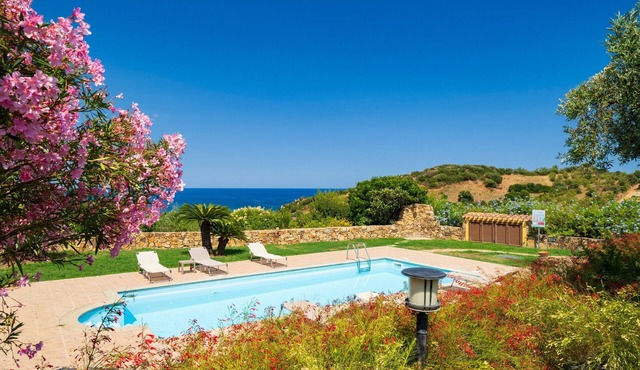 Villa 'Azzurra' with Sea View, Wi-Fi and Air Conditioning