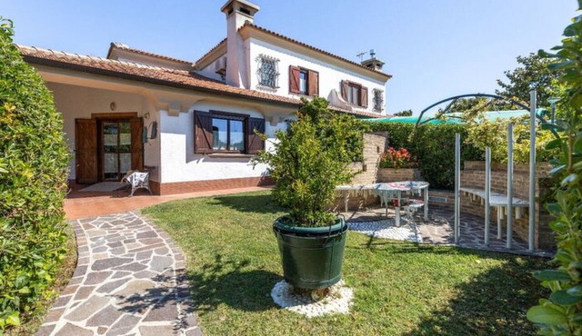 Villa Bellamare by Interhome