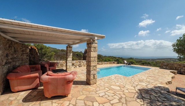 Villa Bellavista - Oasis with Pool, surrounded by greenery and Breathtaking Sunrises