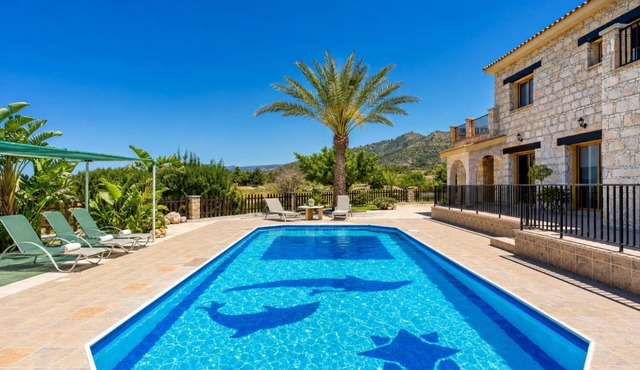 Villa Chrisandria - Three Bedroom Villa, Sleeps 6 in Argaka