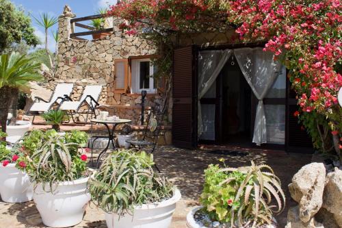 Villa con Splendido Giardino e Vista Mare a Osseddu - Olbia