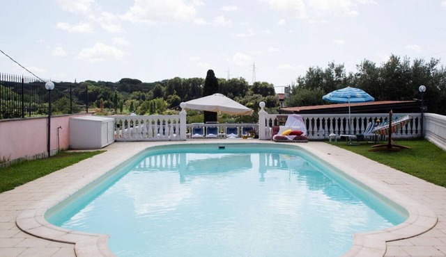 Villa 'Ennio' with Private Pool, Wi-Fi and Air Conditioning in Ciampino