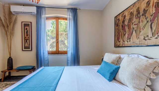 Villa Etnic Eloise a walk from Porto Pino beach