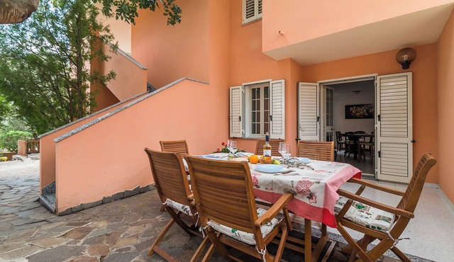 Villa Gerani - Four Bedroom Villa, Sleeps 10
