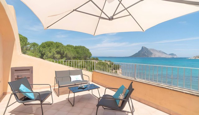 Villa 'Incanto Cala Girgolu' with Sea View, Wi-Fi and Air Conditioning