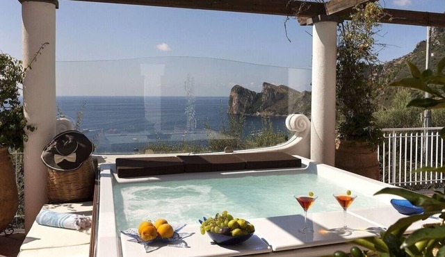 Villa Giove - Seven Bedroom Villa, Sleeps 14 in Sant'Agata Sui Due Golfi