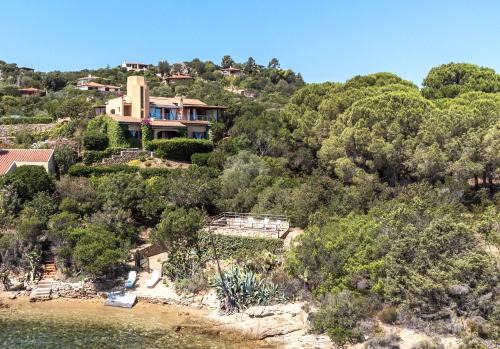 Villa La Torretta - Waterfront & Direct Beach Access