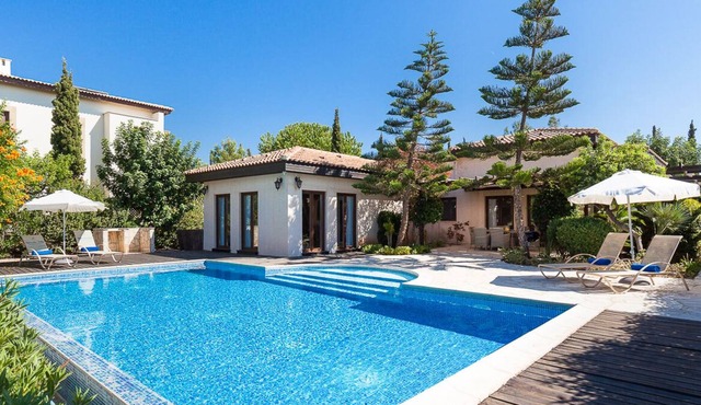 Villa Loukoumi - Three Bedroom Resort, Sleeps 6 in Kouklia