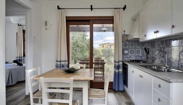 Villa Menhir. Mediterranean garden. Mountain view. 5 minutes from the beach. Quiet location