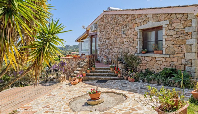 Villa Montalmutu with Sea View, Wi-Fi and Air Conditioning