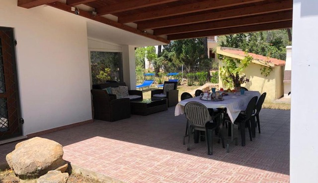 Villa Paradiso, to the beach on foot, big garden, Wifi, all inclusive