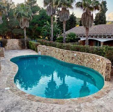 Villa Prestige - Steps from the Sea Shared Pool