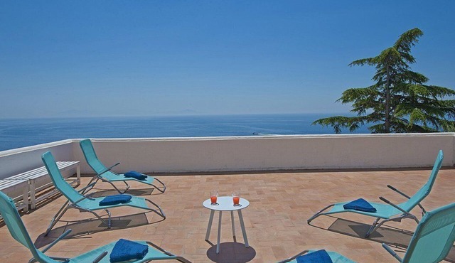 Villa Solare: A characteristic two-story independent house which faces the sun and the sea, with Free WI-FI. in Praiano
