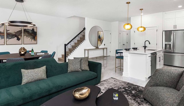 Villa Stupendous | Grand Home w/Chic Decor, Luxe BRs & Huge LR/DR, Near Airport in Orlando