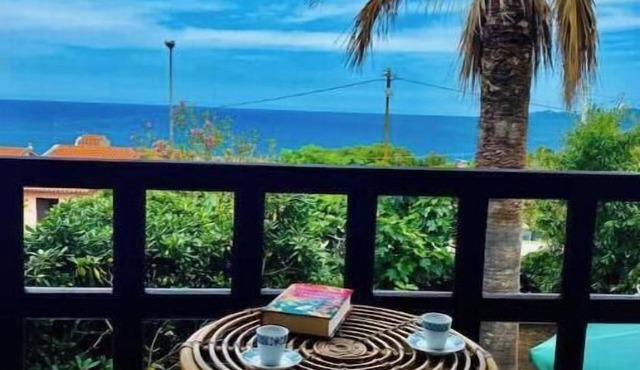 Villa with Beautiful Private Garden & Breathtaking Sea View