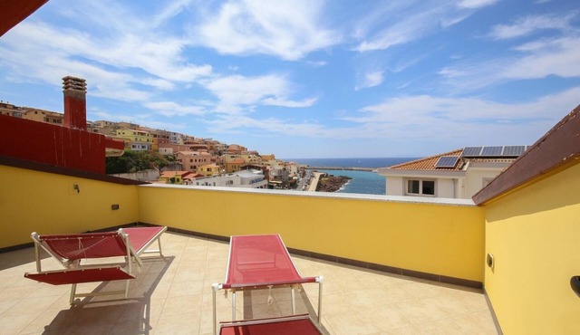 Vista mare, ampio terrazzo e aria condizionata