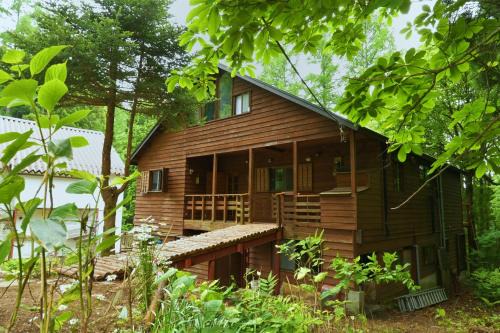 Warm Spacious Forest Chalet & Private Onsen in Minakami