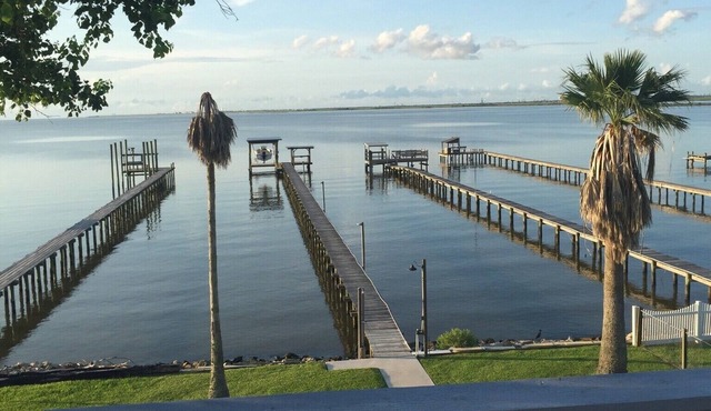 Waterfront Bay House with Elevator, 350' Lighted Fishing Pier with Boat Lift. in San Leon