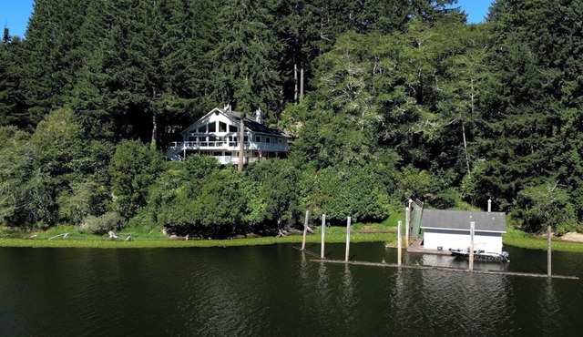 Waterfront Oasis, Dunes, Ocean, Hot Tub, Fishing in Lakeside