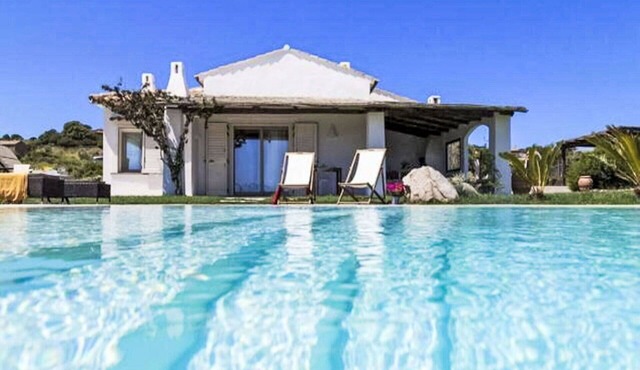 Wonderful private villa for 6 people with private pool, WIFI, A/C, TV and patio